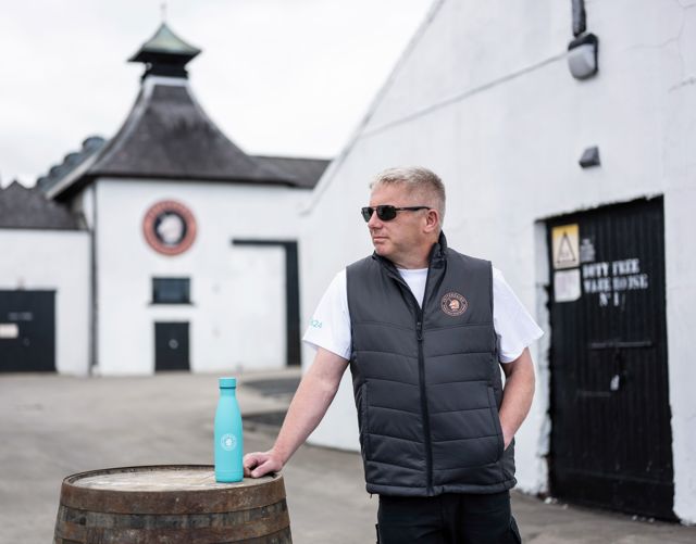 Fettercairn Logo Puffer In Black (4)