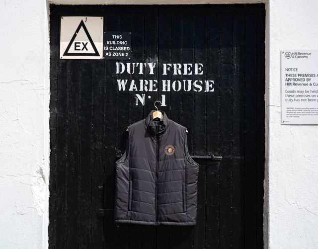 Fettercairn Logo Puffer In Black (7)